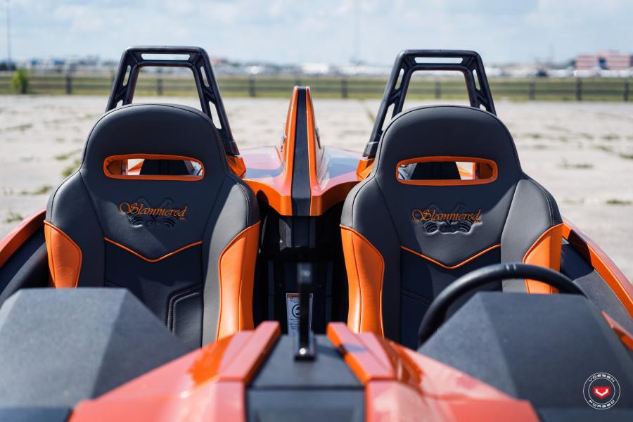 Интерьер Polaris Slingshot on Vossen Wheels (CG-209T) 2017 года  (фото 9 из 14)